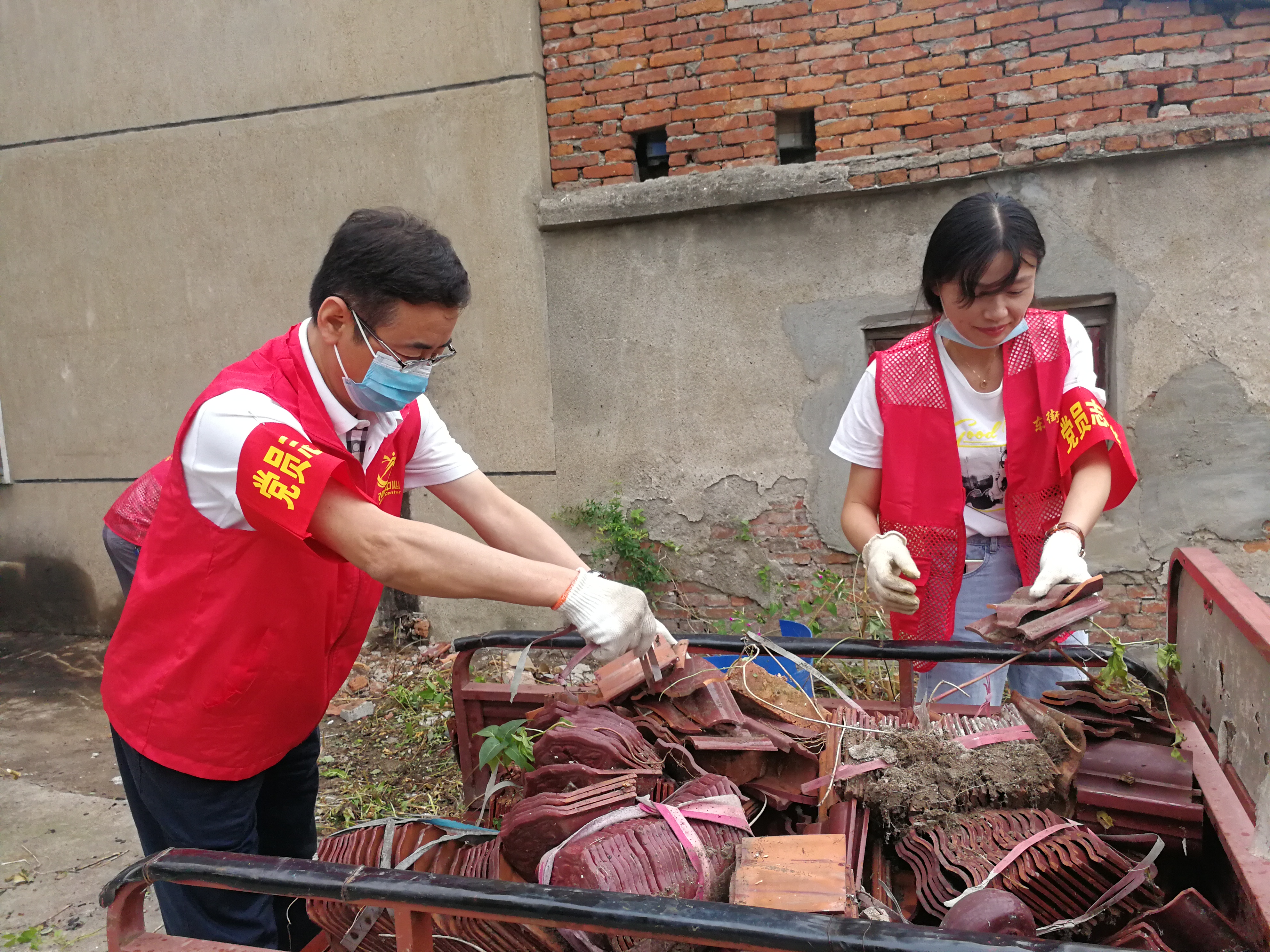 公司黨員進社區(qū) 爭做文明創(chuàng)建“合伙人”(圖10)